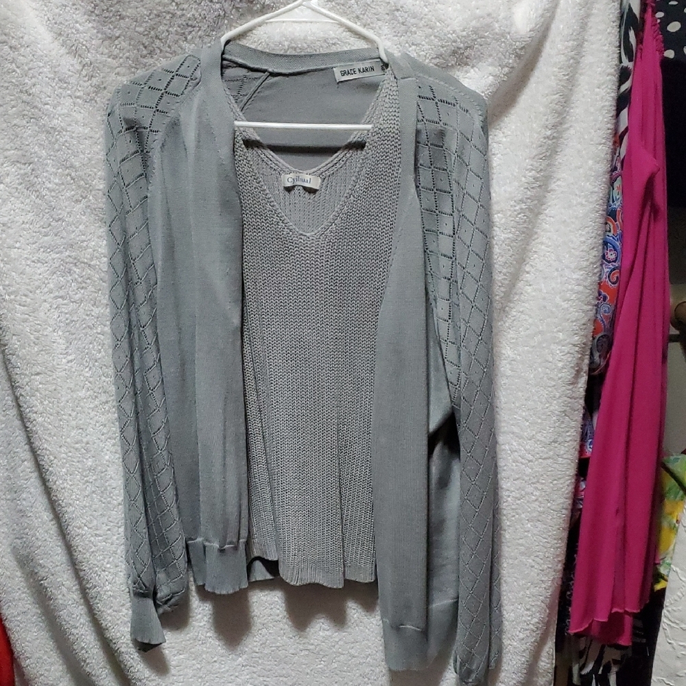 Chic Gray Women's Sweater & Knit Top